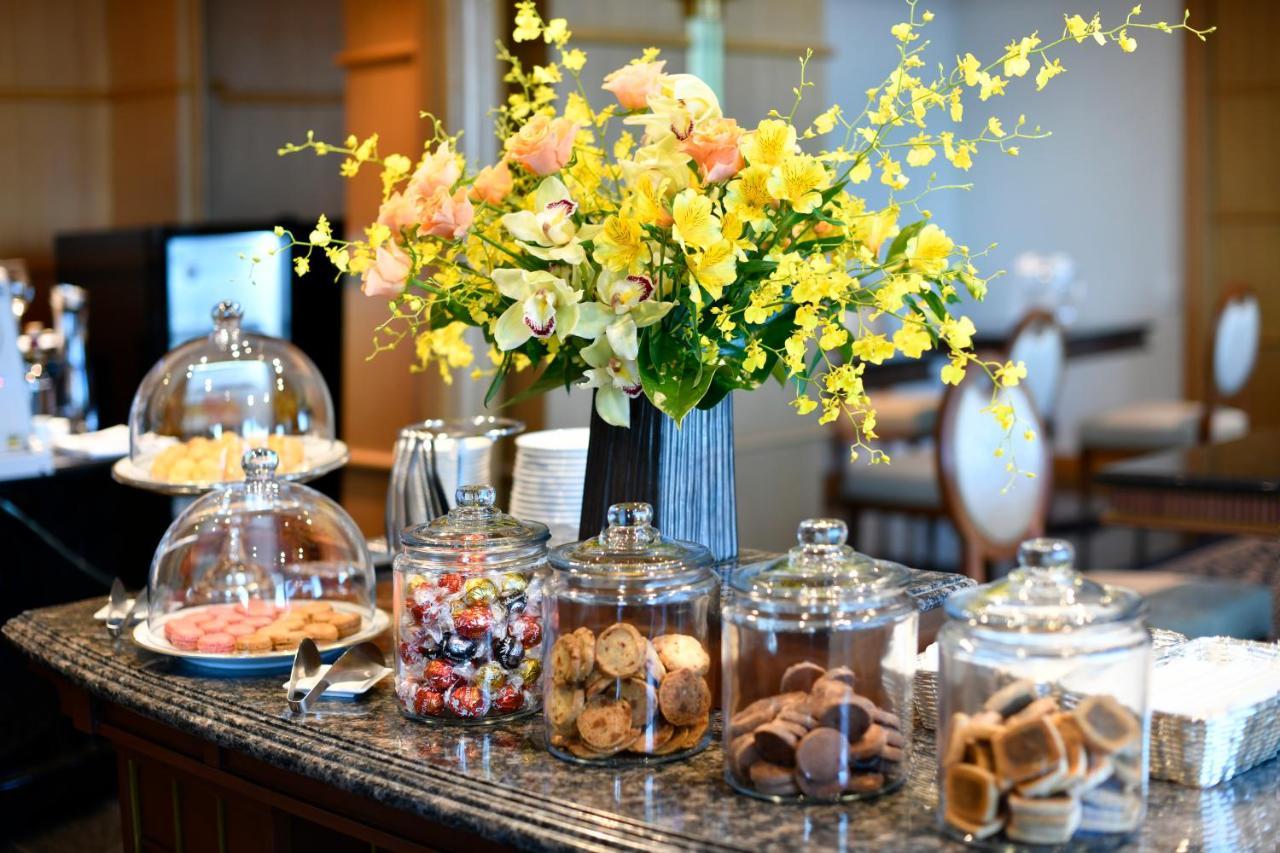 Hotel New Grand Yokohama  Extérieur photo A typical afternoon tea buffet